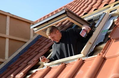 Pose de fenêtres de toit Velux à Boô-Silhen